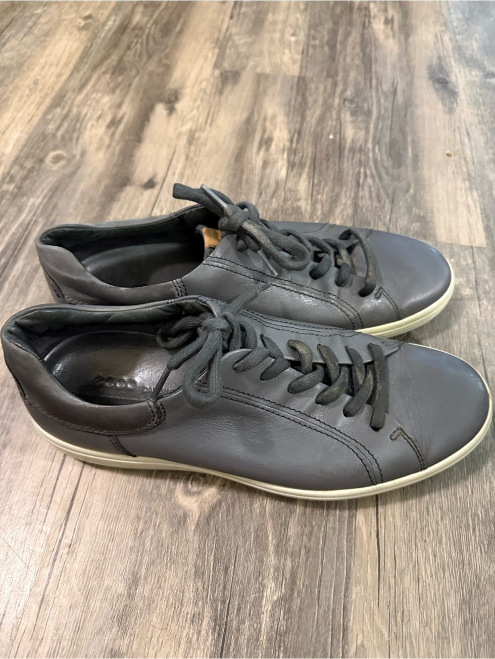 Ecco Men’s Grey Leather Soft Sneaker EU 44 Size 10 US Lace Up Casual Comfort